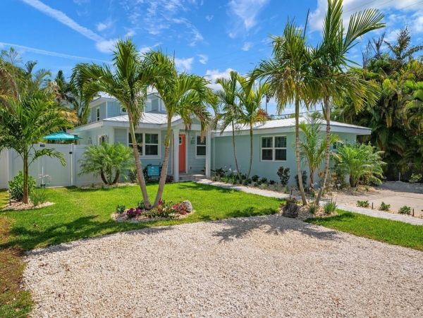 Charming Holmes Beach Vacation Home Two Blocks from Beach