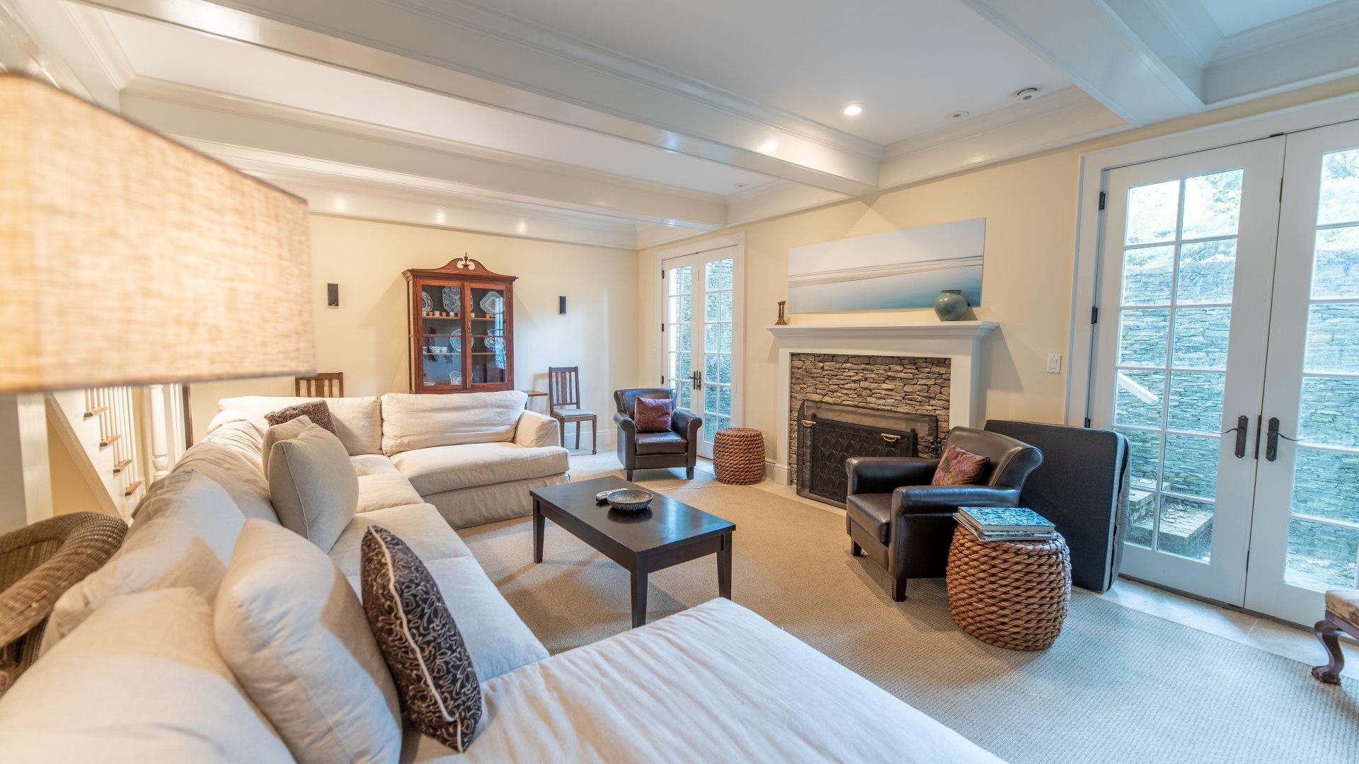 Gorgeous Hamptons Vacation Home with Private Pool Sleeps 16