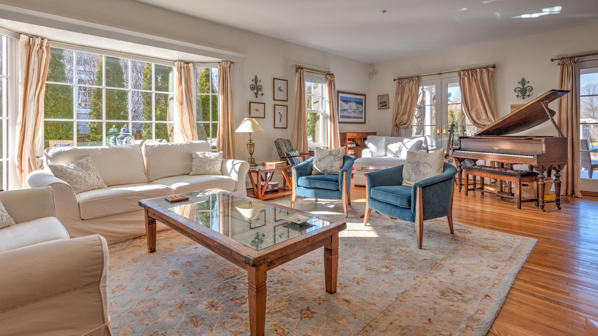 Hamptons Home 999835