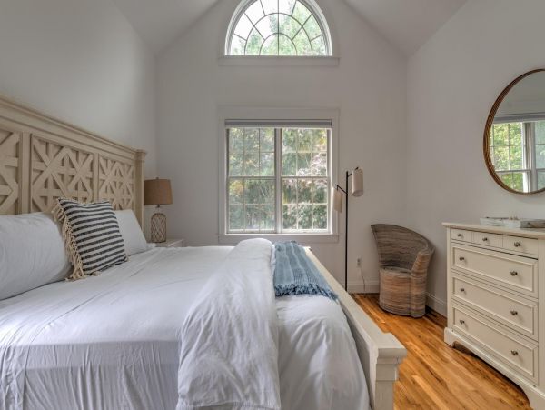 Gorgeous Hamptons Vacation Home with Private Pool & Hot Tub