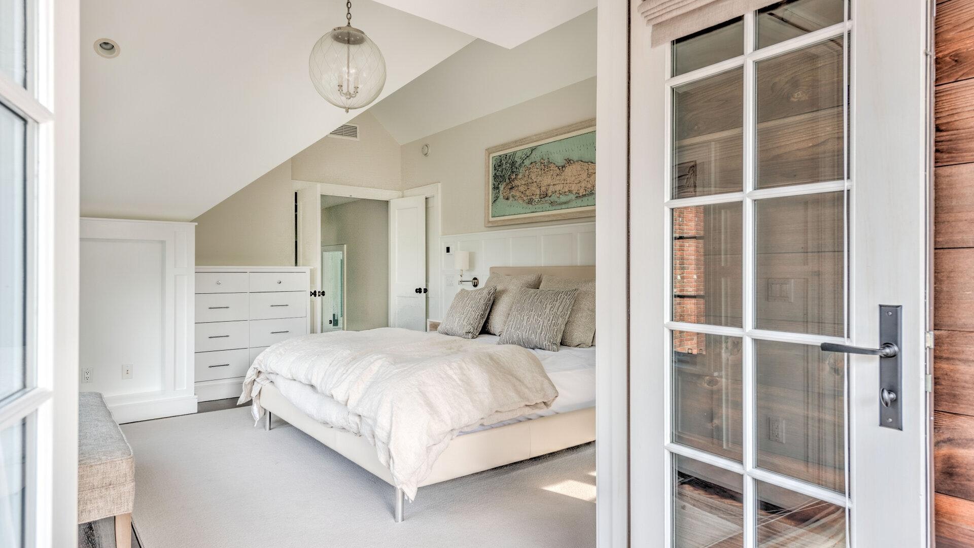 Southampton Vacation Home Six bedroom with Pool