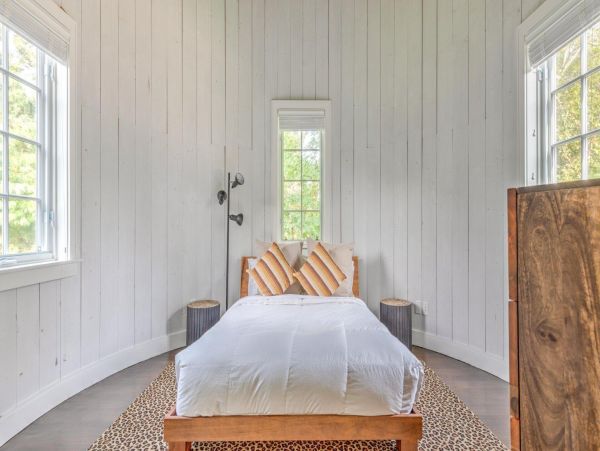 Southampton Vacation Home Six bedroom with Pool
