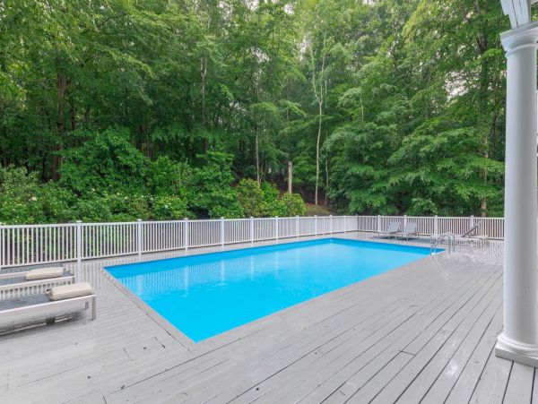 Amagansett Vacation Home Four Bedroom with Pool