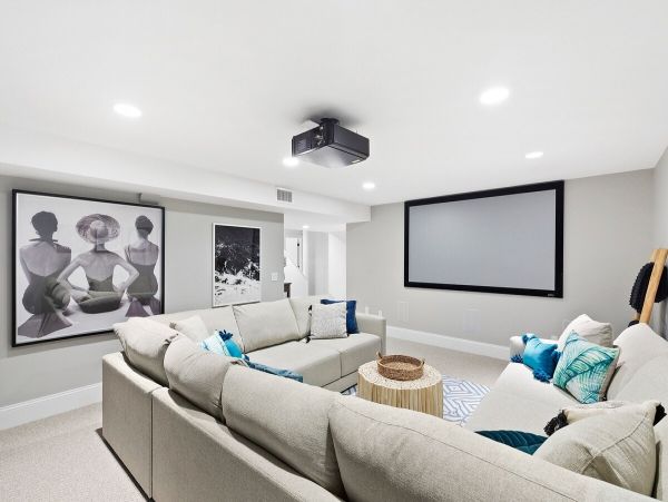 Southampton Vacation Home Five Bedroom with Pool