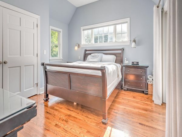Southampton Vacation Home Five Bedroom with Pool
