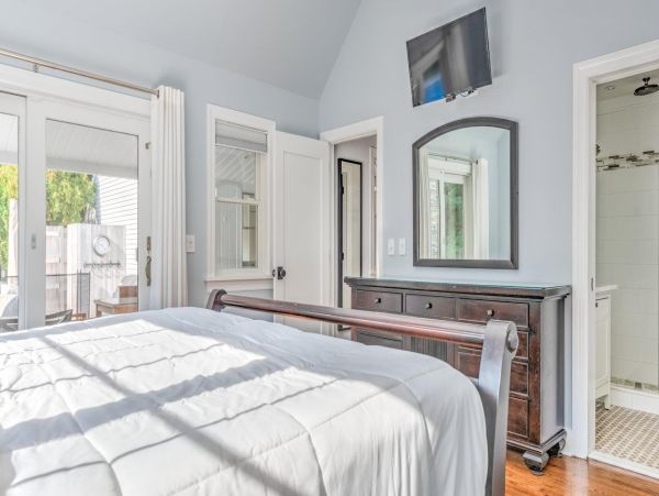 Southampton Vacation Home Five Bedroom with Pool