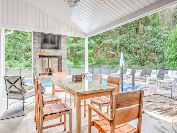 Southampton Vacation Home Five Bedroom with Pool