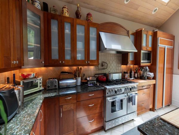 Gorgeous Hamptons Vacation Home with Private Pool & Hot Tub