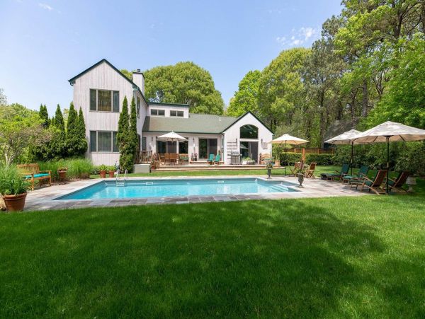 Gorgeous Hamptons Vacation Home with Private Pool & Hot Tub