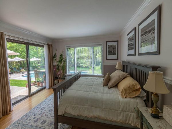 Gorgeous Hamptons Vacation Home with Private Pool & Hot Tub