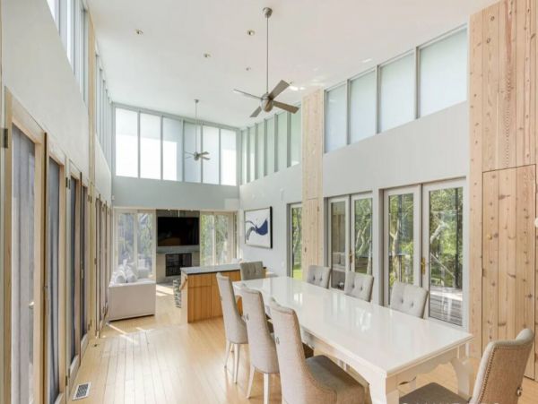 Stunning Five Bedroom Vacation Pool Home in South Hamptons