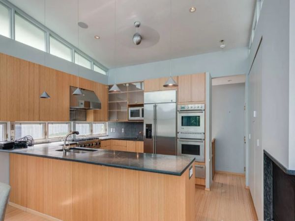 Stunning Five Bedroom Vacation Pool Home in South Hamptons