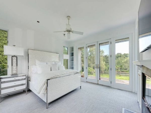 Stunning Five Bedroom Vacation Pool Home in South Hamptons