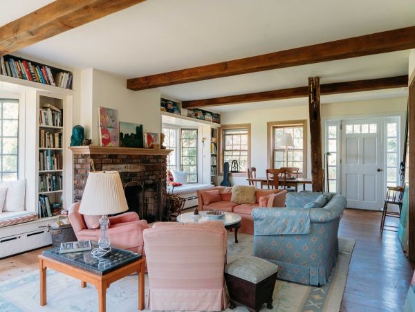 Beautiful Hamptons Vacation Home Walk to Beach Sleeps 10