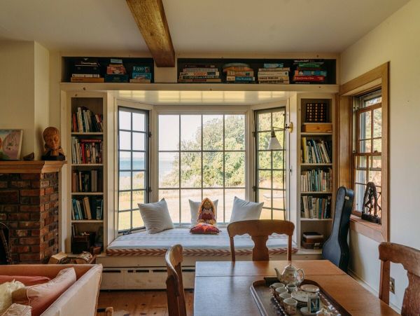 Beautiful Hamptons Vacation Home Walk to Beach Sleeps 10