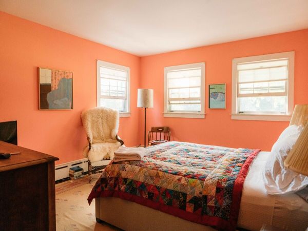 Beautiful Hamptons Vacation Home Walk to Beach Sleeps 10