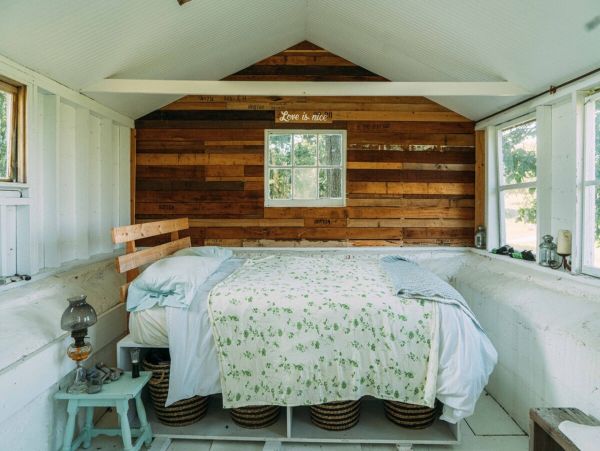Beautiful Hamptons Vacation Home Walk to Beach Sleeps 10