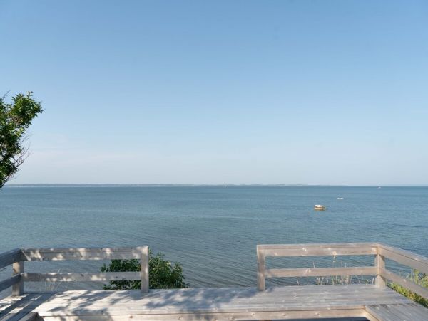 Beautiful Hamptons Vacation Home Walk to Beach Sleeps 10