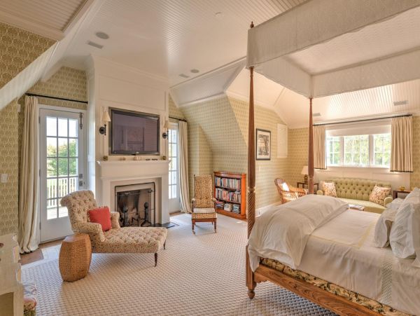 Gorgeous Hamptons Vacation Home with Private Pool Sleeps 12