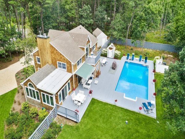 Beautiful Hamptons Vacation Rental with Private Pool