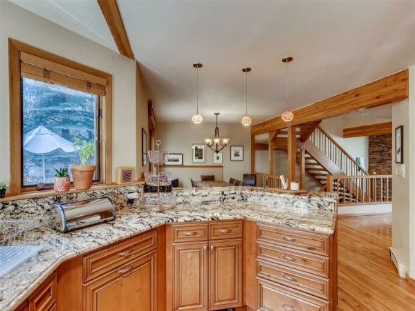 Charming & Cozy Vacation Home in Vail Sleeps 10 Guests