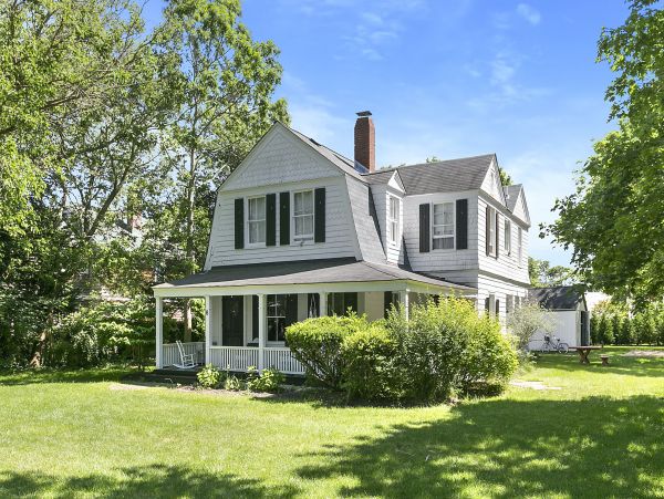 Beautiful Hamptons Vacation Home Five Bedrooms Sleeps 13