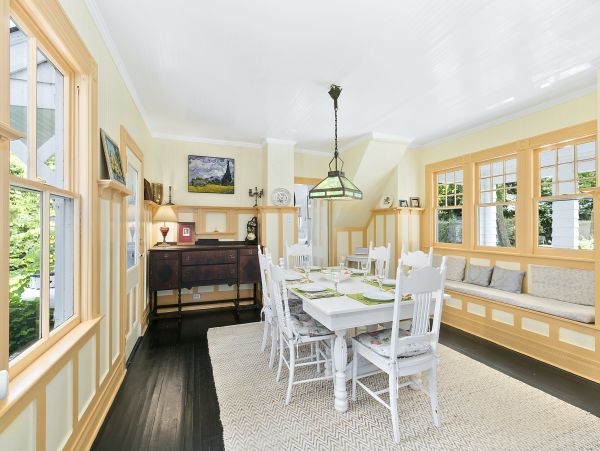 Beautiful Hamptons Vacation Home Five Bedrooms Sleeps 13
