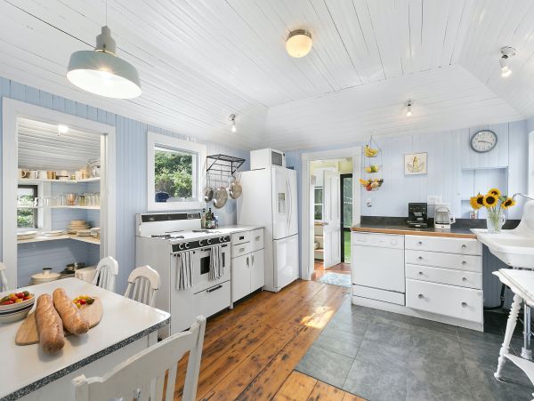 Beautiful Hamptons Vacation Home Five Bedrooms Sleeps 13