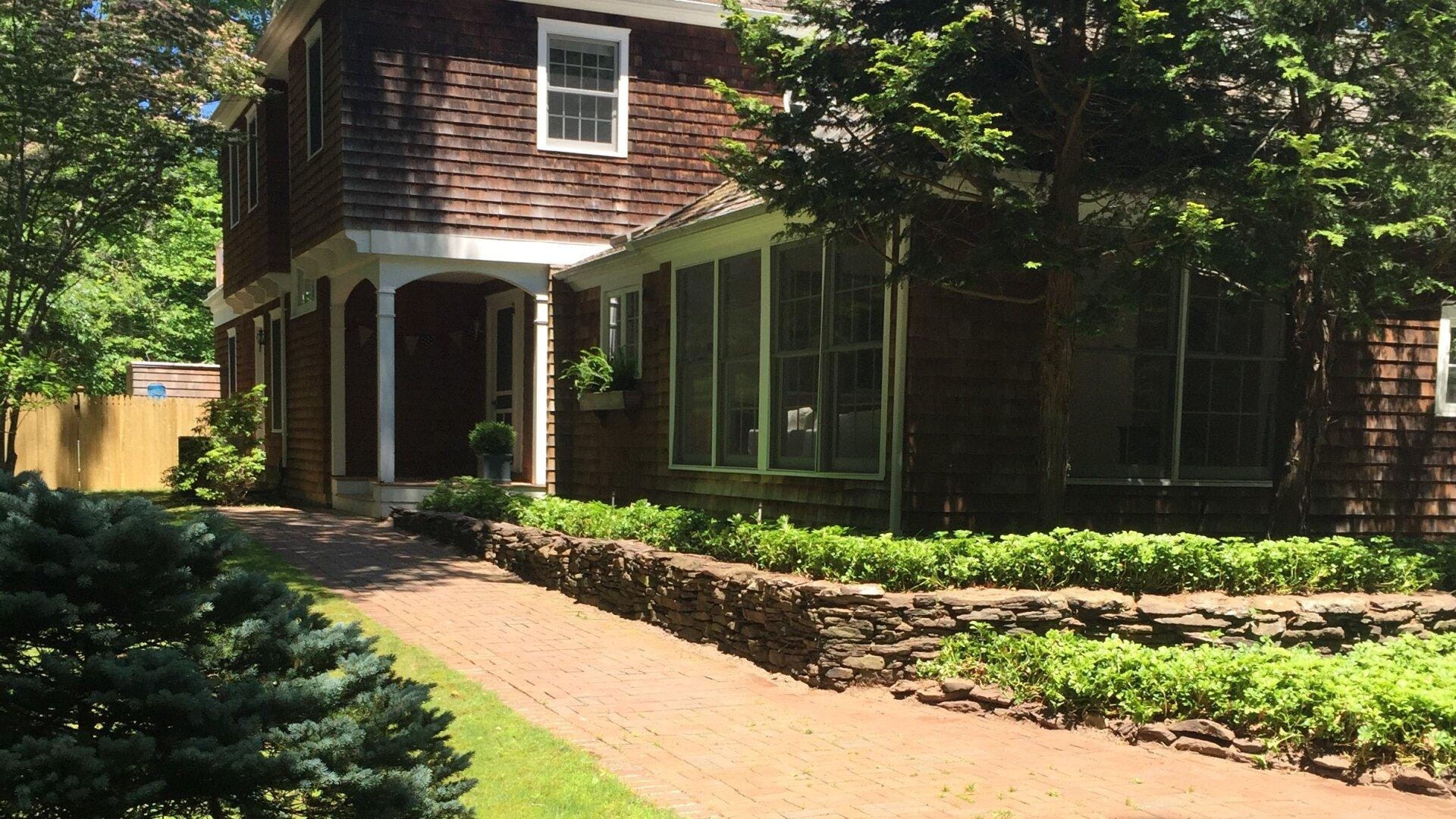 Hamptons Home 999860