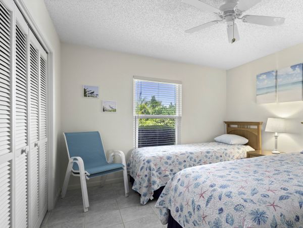 Charming Three Bedroom Vacation Pool Home in Longboat Key