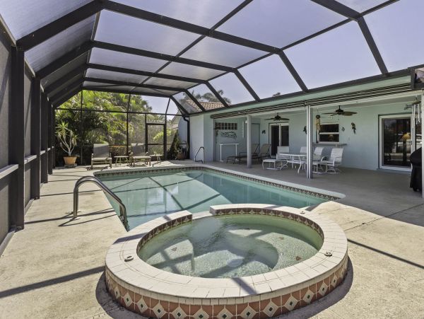 Charming Three Bedroom Vacation Pool Home in Longboat Key