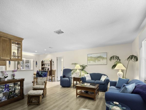 Charming Three Bedroom Vacation Pool Home in Longboat Key