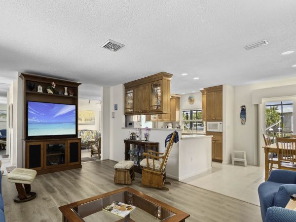 Charming Three Bedroom Vacation Pool Home in Longboat Key