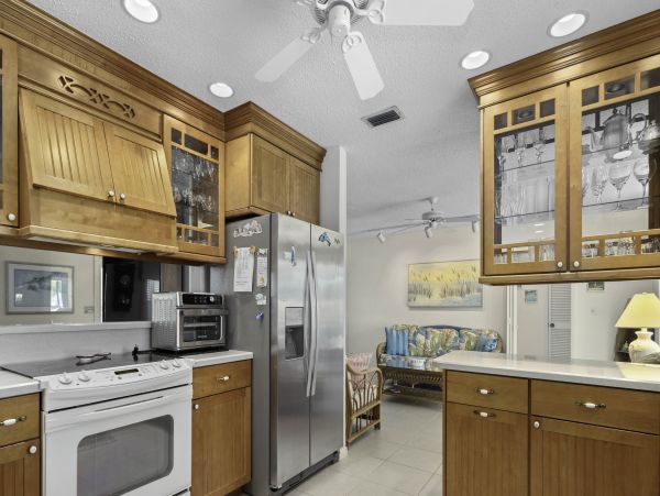 Charming Three Bedroom Vacation Pool Home in Longboat Key