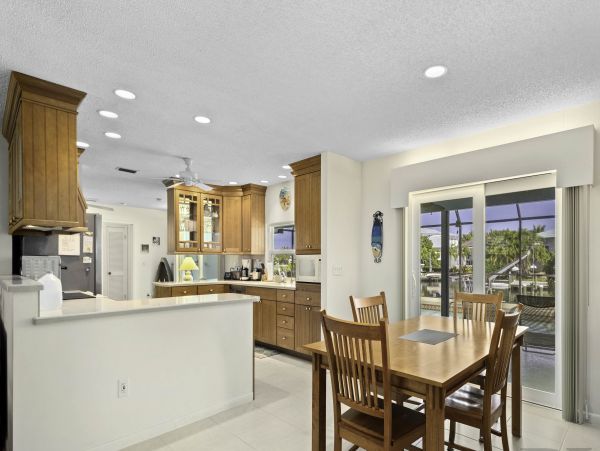 Charming Three Bedroom Vacation Pool Home in Longboat Key