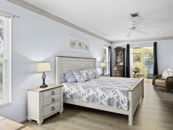 Charming Three Bedroom Vacation Pool Home in Longboat Key