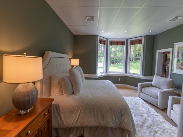 Stunning Hamptons Vacation Home with Private Pool Sleeps 14