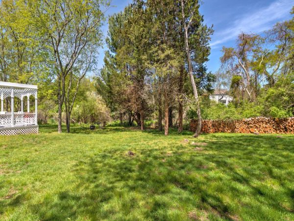 Water Mill Vacation Home Four Bedroom with Pool