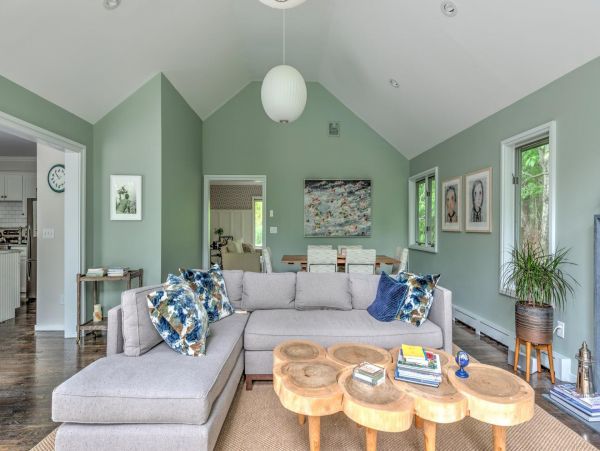 Hamptons Vacation Home Six Bedroom with Pool
