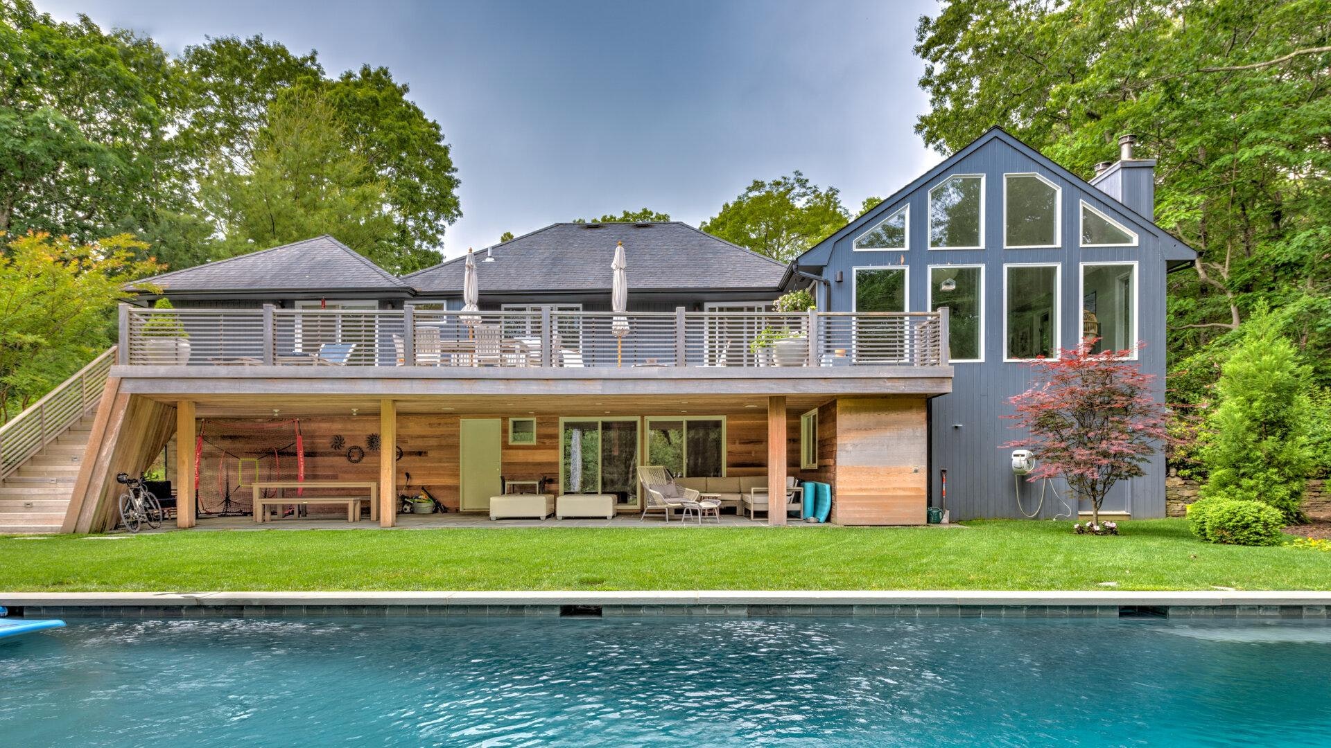 Hamptons Vacation Home Six Bedroom with Pool