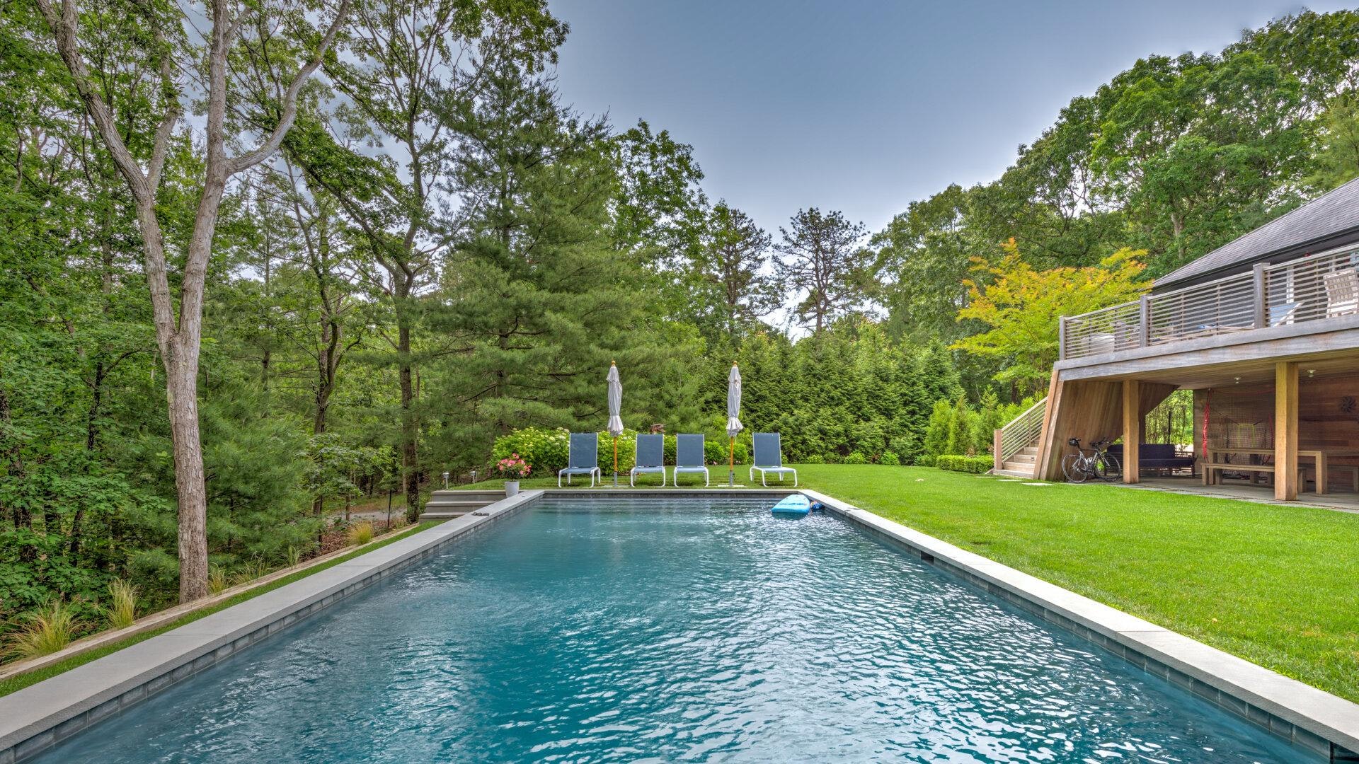 Hamptons Vacation Home Six Bedroom with Pool