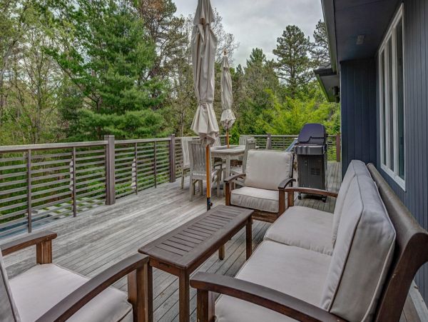Hamptons Vacation Home Six Bedroom with Pool