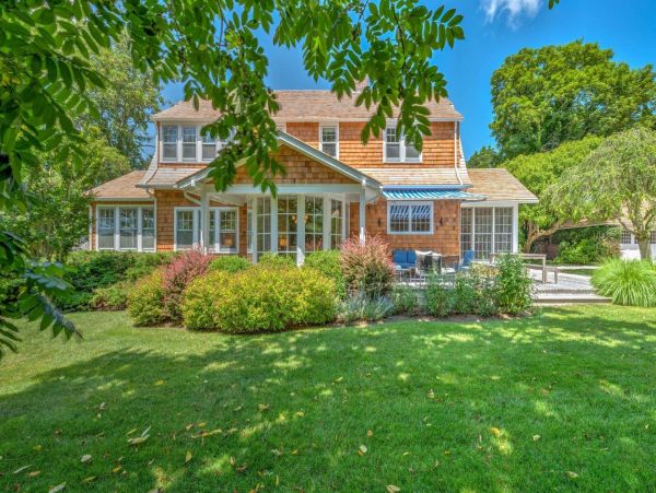 Hamptons Home 999875