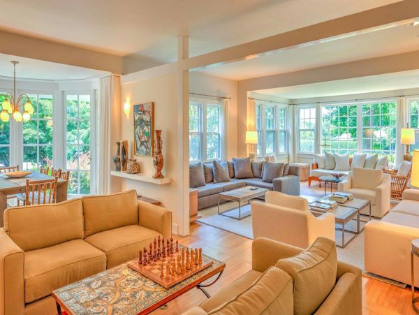 Hamptons Home 999875