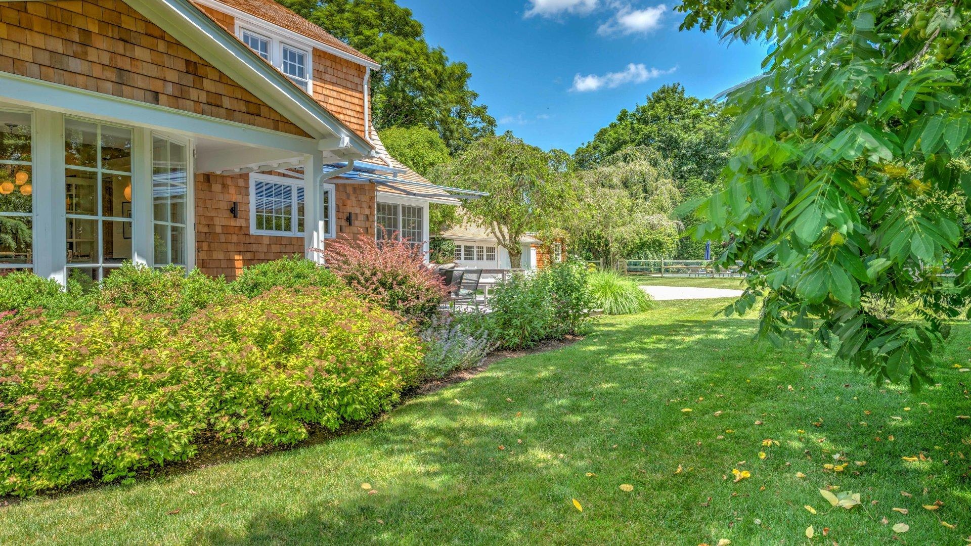 Hamptons Home 999875