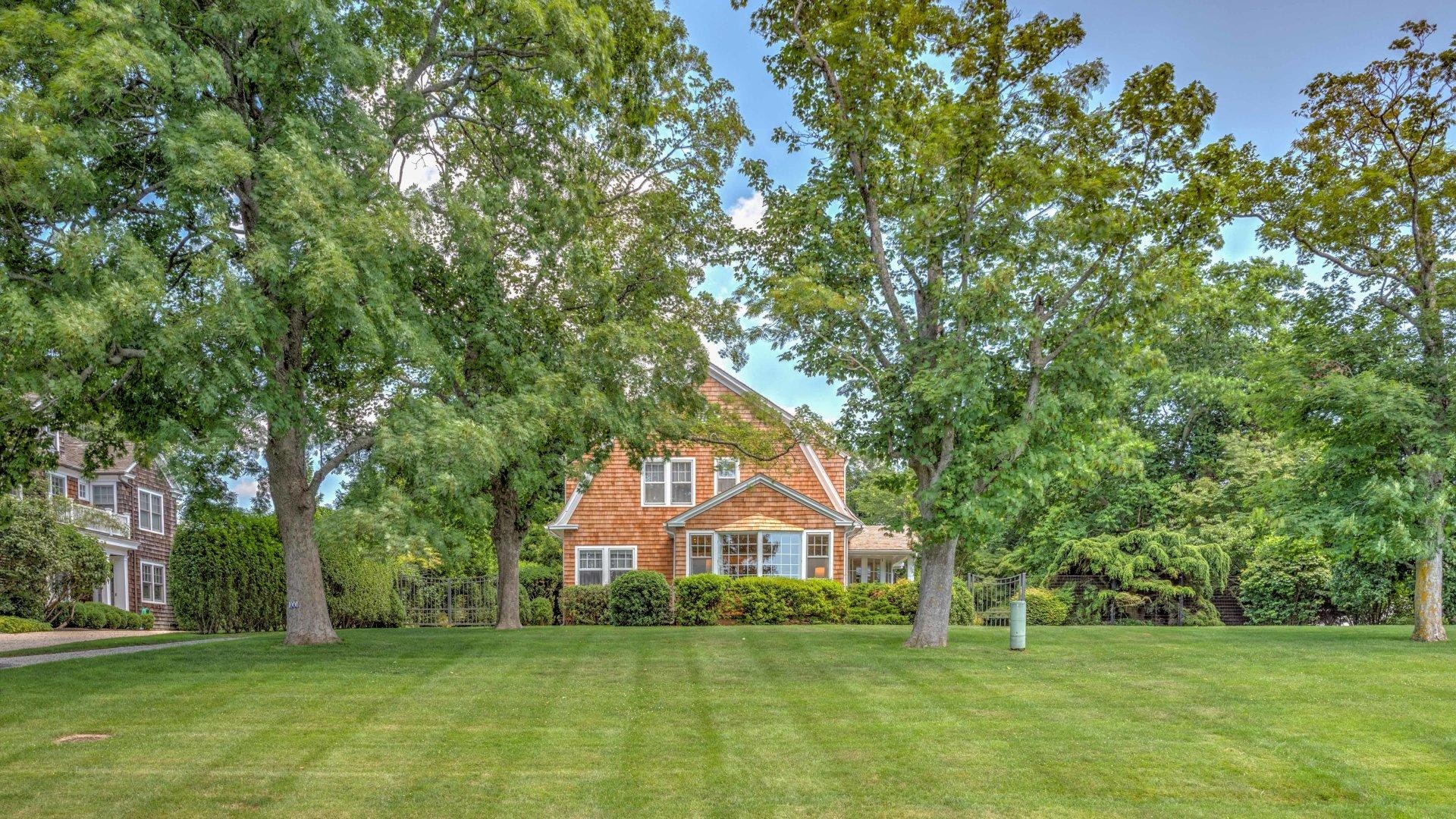 Hamptons Home 999875