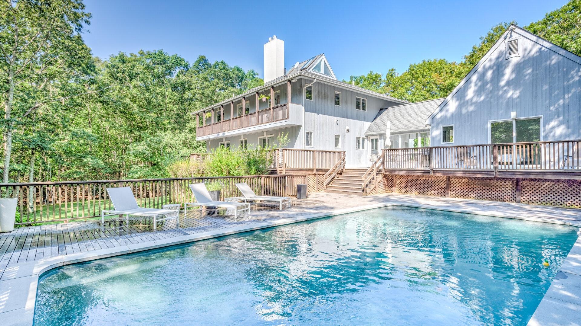 Hamptons Vacation Home Six Bedroom with Pool