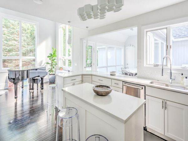 Hamptons Vacation Home Six Bedroom with Pool