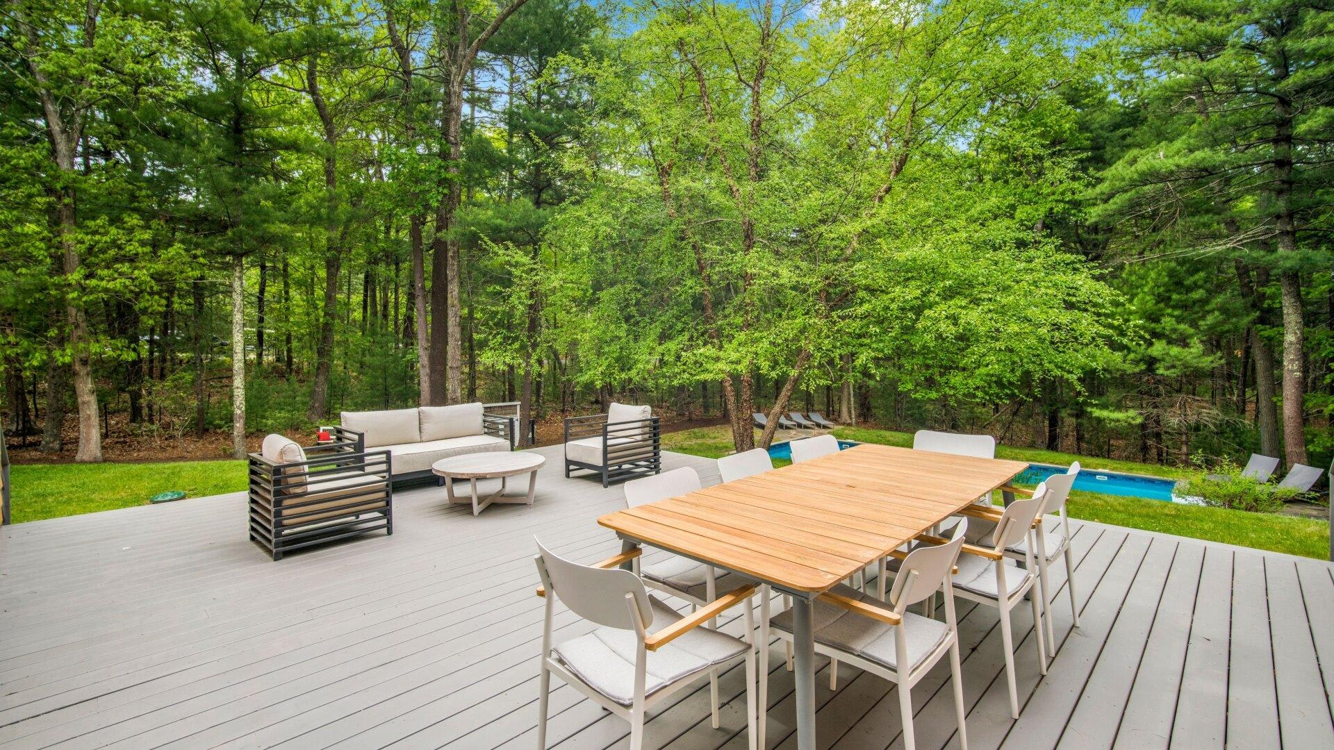 East Hamptons Gorgeous Vacation Home Five Bedroom with Pöol