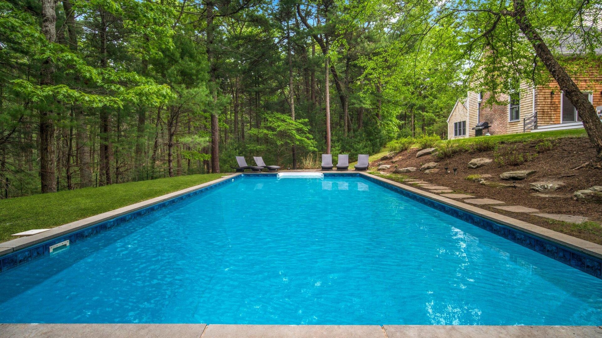 East Hamptons Gorgeous Vacation Home Five Bedroom with Pöol